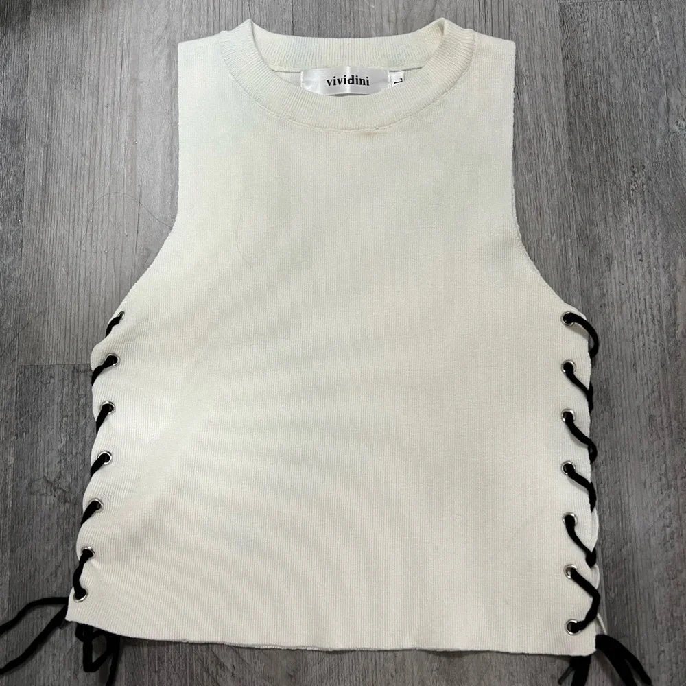 ❌SOLD❌White Vividini Crop Top - Picture 3 of 3